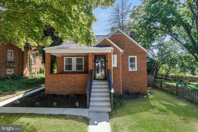 Cheap Glen Oaks Real Estate