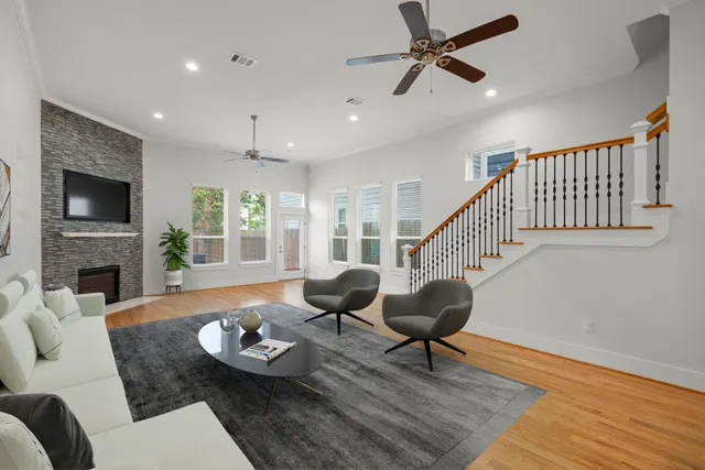 Popular Burr Villas Real Estate