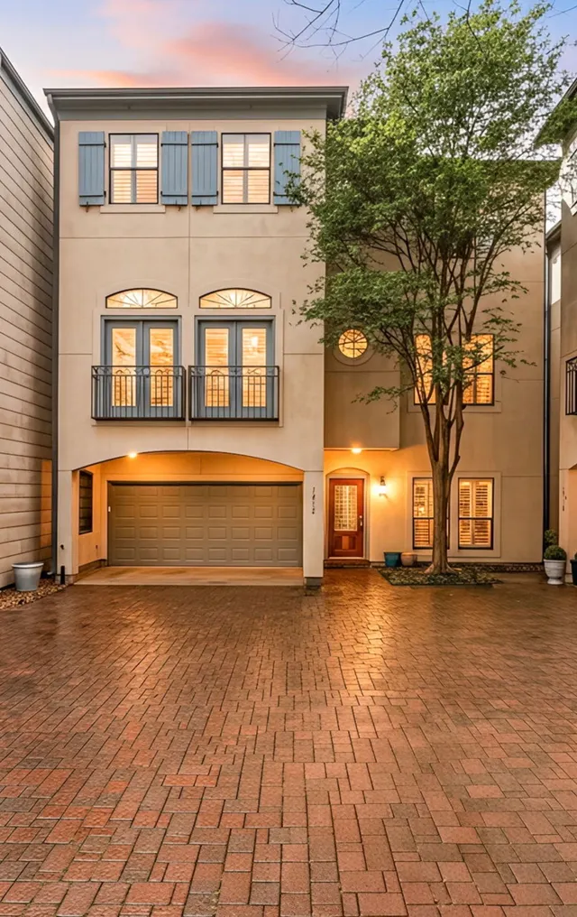 Popular Bell Street Twnhms Real Estate