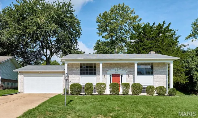 Popular Foxborough 2 Real Estate