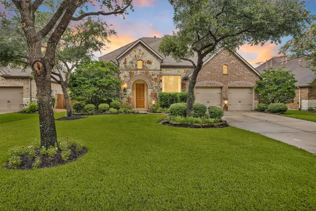 Popular Oakhurst Terrace 02 Real Estate