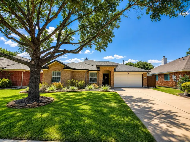 Popular Ravensway Lake Real Estate