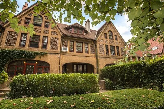 Popular Forest Hills Gardens Real Estate