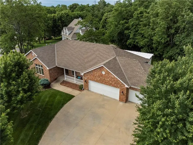 Popular Willow Tree Real Estate