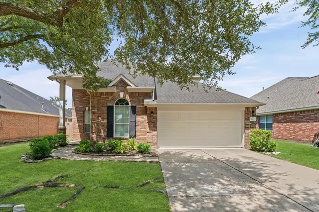 Popular LAKES OF PINE FOREST SEC 2 Real Estate