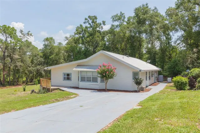 Popular COUNTRY MANOR Real Estate