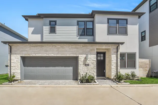 Expensive Royal Oaks Landing Real Estate