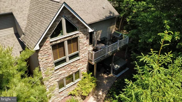 Popular Laurel Woods Real Estate